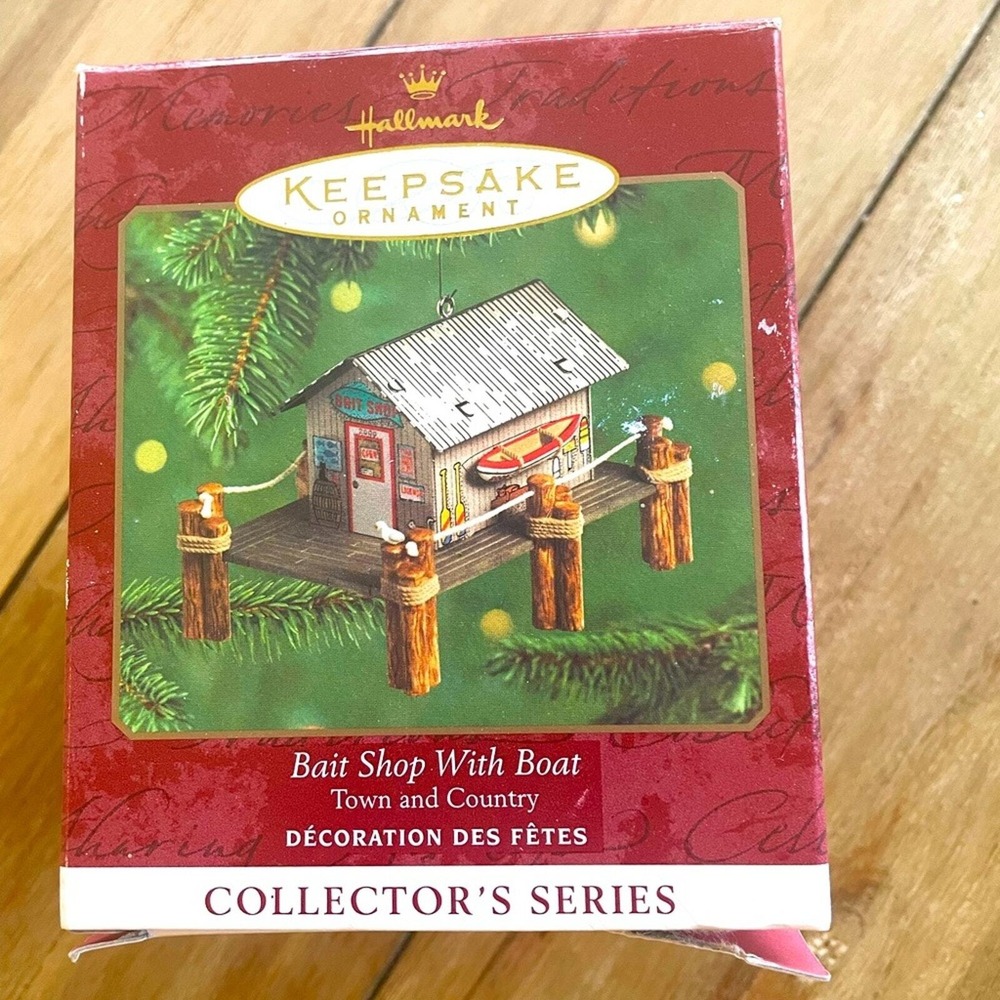 Hallmark Keepsake Ornament Bait Shop With Boat‎ Town and Country 2000